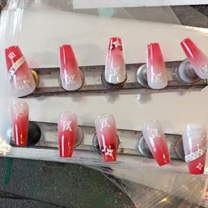 Press on nails